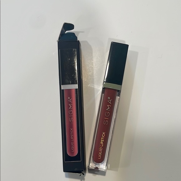 Sigma Beauty Liquid Lipstick - Bold Red - Picture 3 of 3